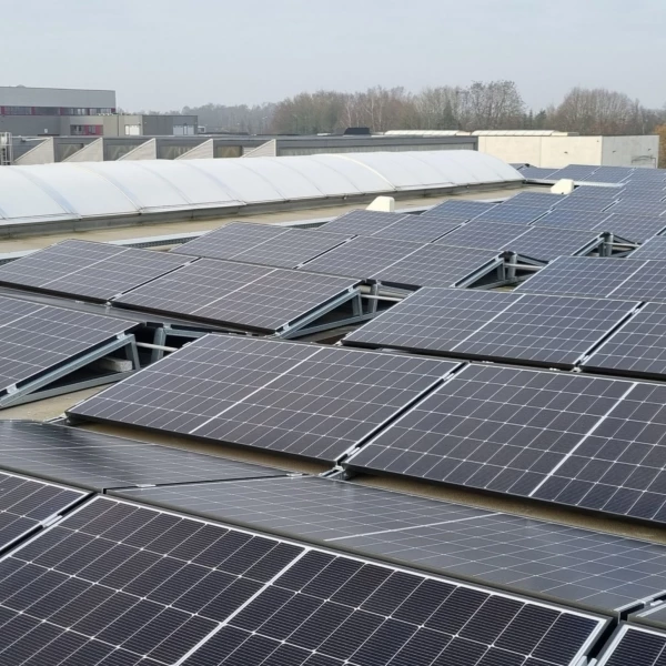 2.000 m² zonnepanelen: schone elektriciteit, opgewekt op de productiesite zelf.